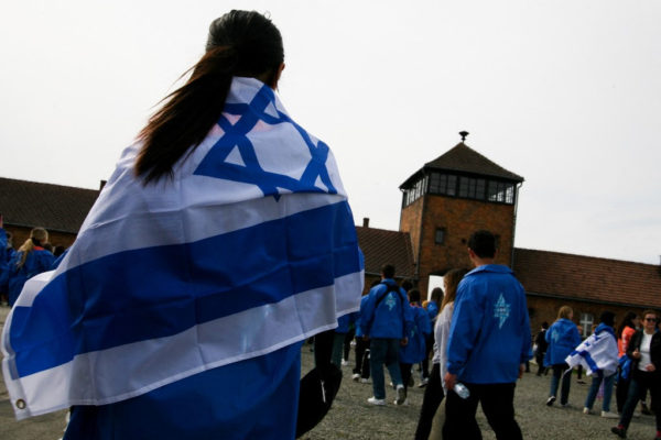 Jelentés: A holokausztnak mintegy 245 ezer zsidó túlélője él még a világon