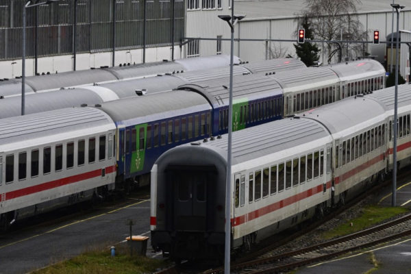 Megkezdték a hétfőig tartó sztrájkot a német mozdonyvezetők
