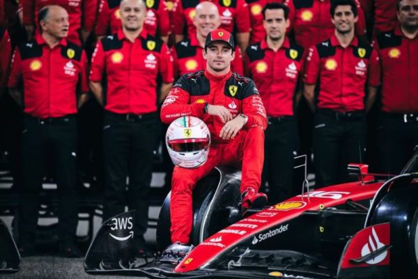 Miért volt magától értetődő Leclerc maradása a Ferrarinál?