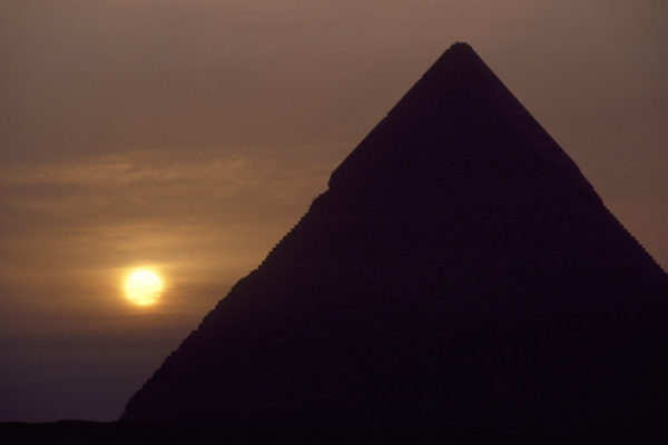 Sokkot kaptak a szakértők, az egyiptomi és maja piramisoknál ugyanazt az ősi jelet fedezték fel a kövekben