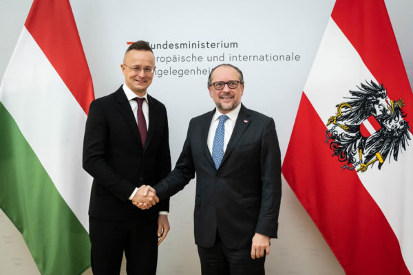 Szijjártó Péter: Magyarország számít Ausztria támogatására + VIDEÓ