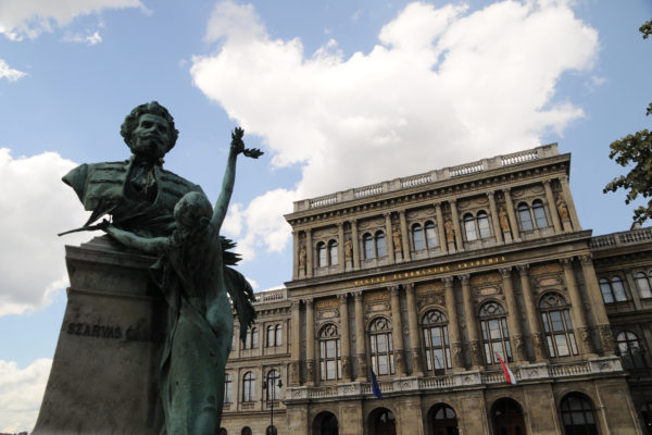 Tizennégy külföldi vendégkutató kapcsolódik be a magyarországi kutatásokba 2024-ben