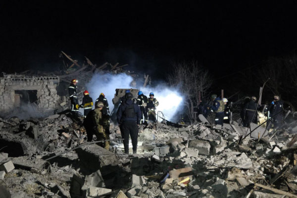 Többen meghaltak egy orosz rakétatámadásban a kelet-ukrajnai Pokrovszkban