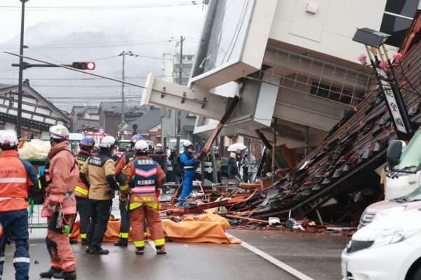 Tovább nőtt az újévi japán földrengés halottainak száma