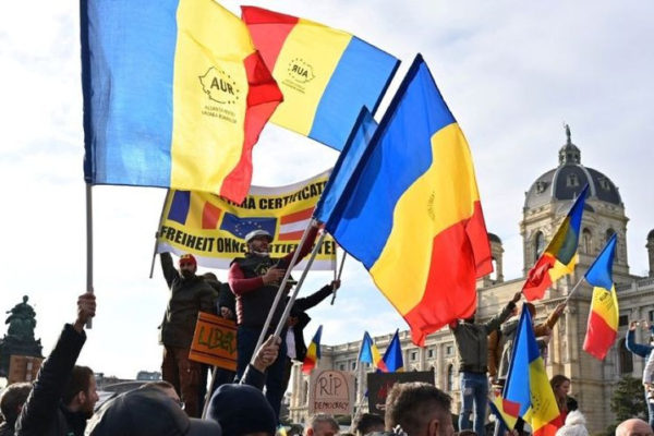 „Végül is mindannyian románok vagyunk” – magyarul kampányol a román nacionalista párt
