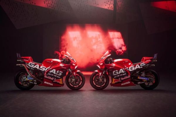 Vörös és Red Bull: bemutatták Acostáék motorját
