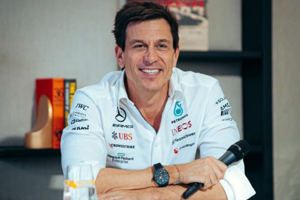 Wolff marad, jönnek a bemutatók – hétfői F1-es hírek