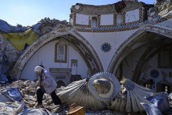 A török-szíriai földrengés áldozataira emlékeztek Antakyában az évforduló alkalmából