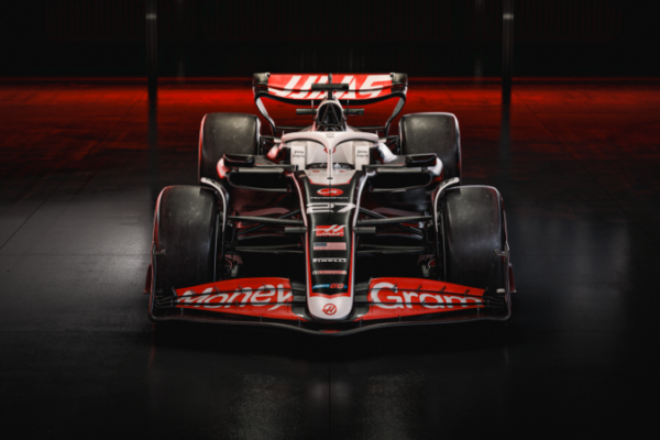 Az első 2024-es F1-es: megjött az új Haas