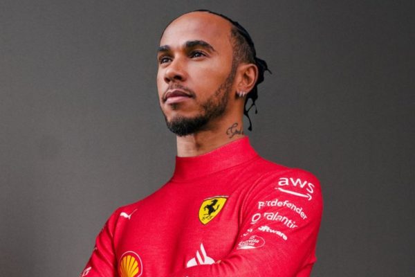Hivatalos: Hamilton 2025-től a Ferrarinál